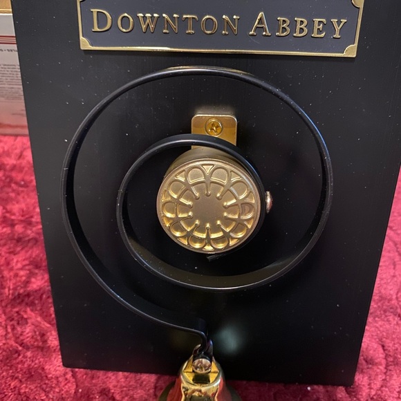 Downtown Abbey Limited Edition 
Collectors Set - Picture 7 of 7